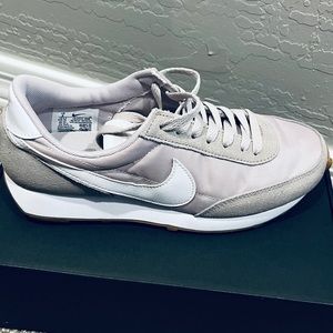 Ladies Nike Daybreak Vintage Athletic Shoes